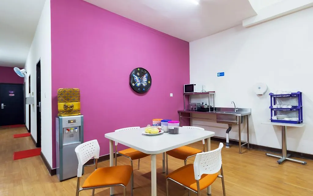 Cx Hostel Kuta Raya Indonesia